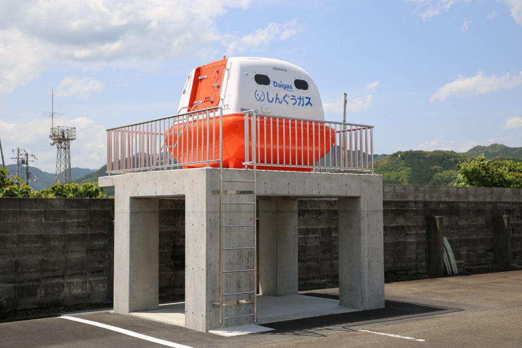新宮ガス様に＋CAL8Fを納入しました 津波シェルター｜救命艇エキスパートが造った耐用年数30年以上 ミズノマリン